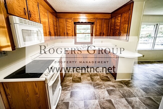 Building Photo - 1690 Bear Pond Rd