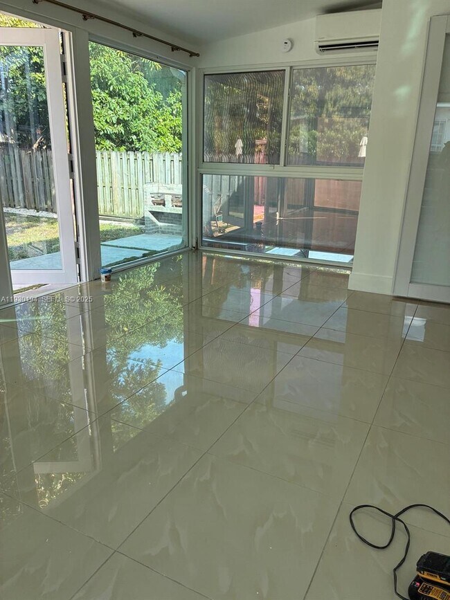 Building Photo - 1757 SW 24th Ter