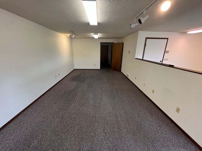 Building Photo - 11640 SW Corby Dr