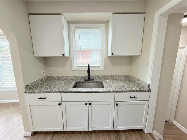 Building Photo - Renovated 3-Bedroom Home – We Welcome Sect...