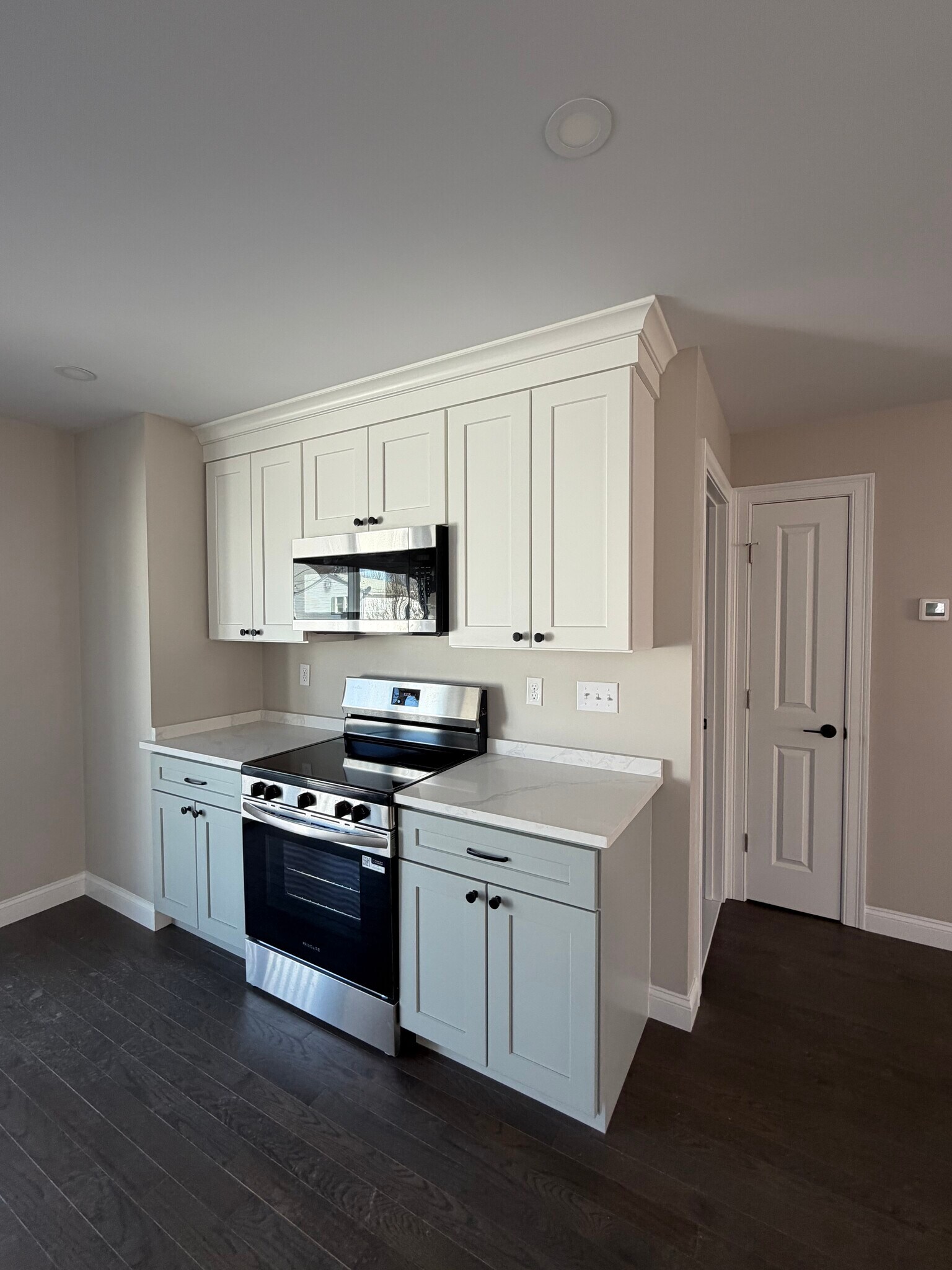 Building Photo - 93 Waterman Ave