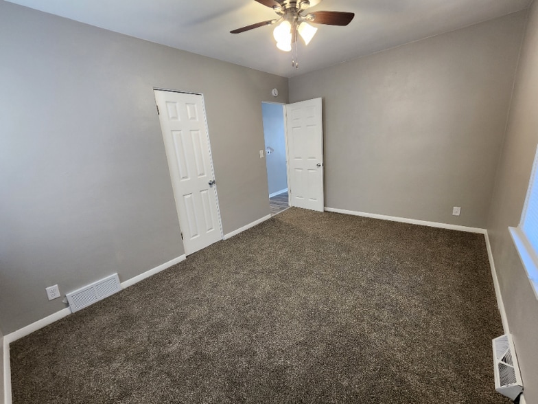 Building Photo - 2049 34th St