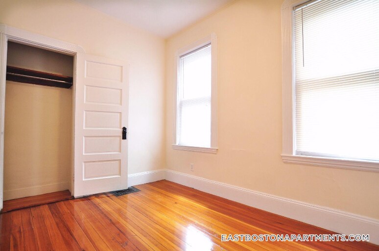 Building Photo - 756 Saratoga St