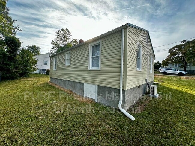 Building Photo - 606 Carver Dr