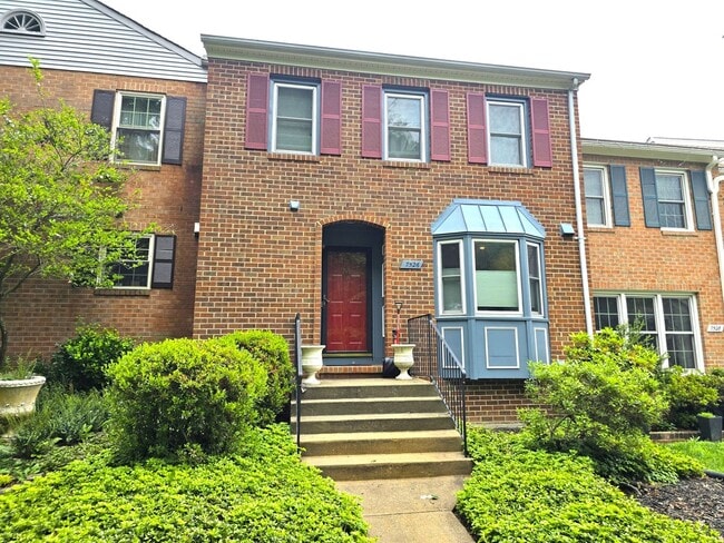 Building Photo - Fabulous 3BR/3.5BA Potomac Townhome, in Inverness Knolls!!