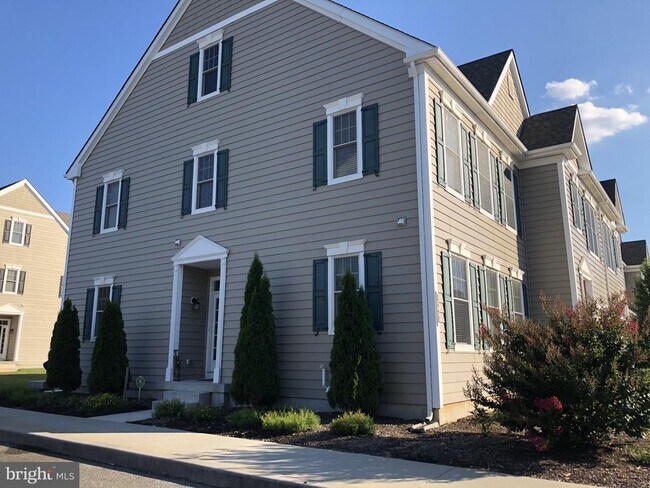 Building Photo - 18831 Bethpage Dr