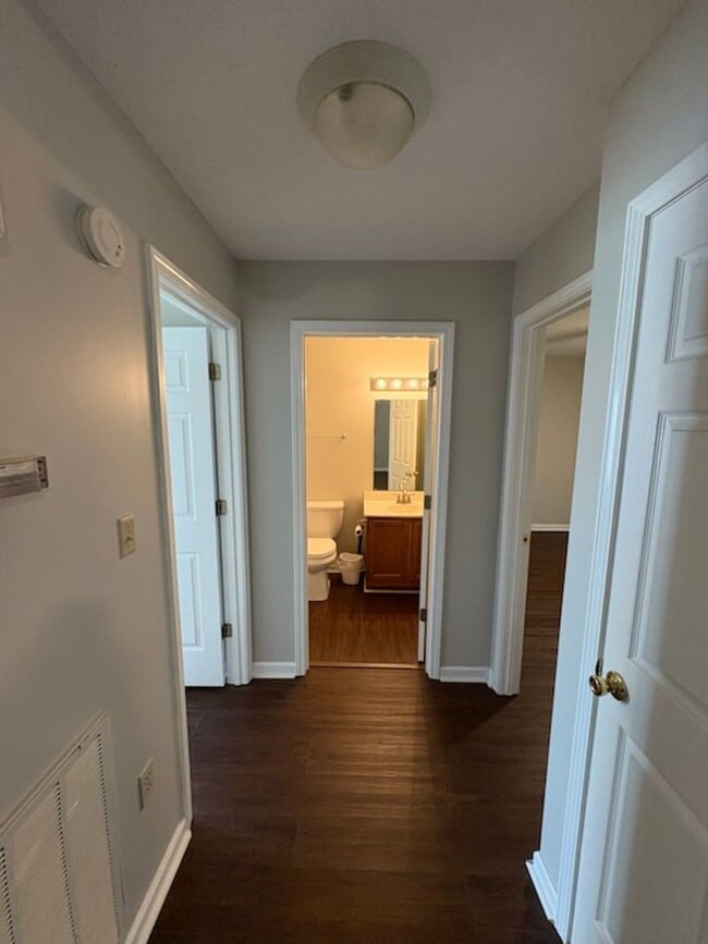 Building Photo - 1807 Brookline Ct