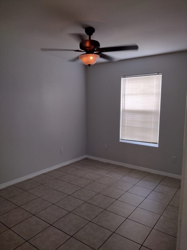 Building Photo - 206 N Linares St