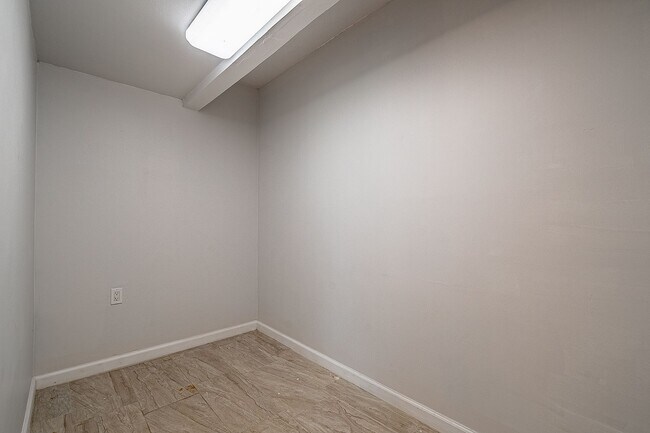 Building Photo - Acreage Property for Rent!!