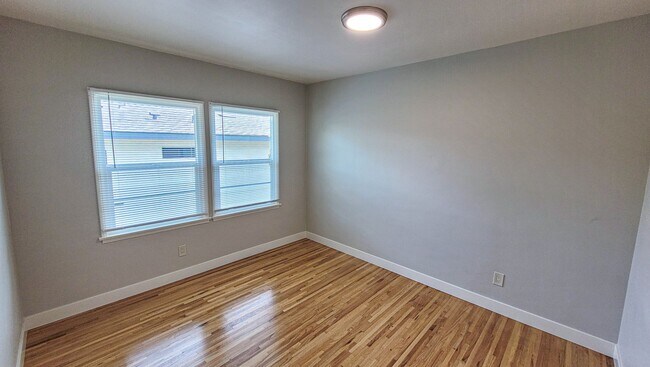 Building Photo - s6013