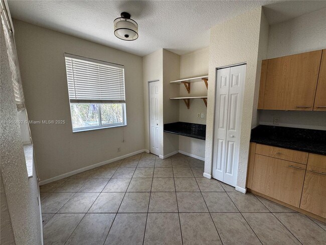 Building Photo - 1007 Bamboo Ln