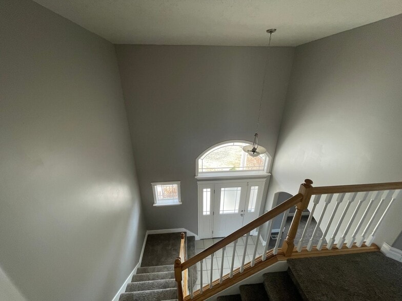Building Photo - 1127 Elgin Ct