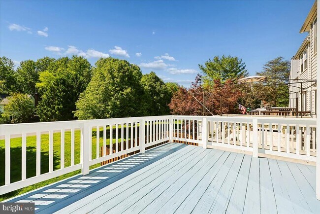 Building Photo - 6630 Commodore Ct