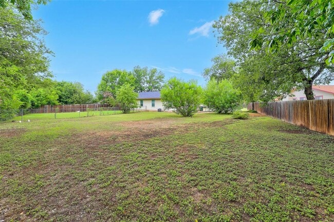 Building Photo - 802 Ranch Rd