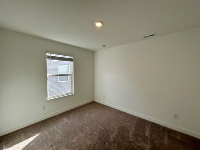 Building Photo - Beautiful Newly Built 4 Bed, 2.5 Bath Home - Loudoun Place Neighborhood