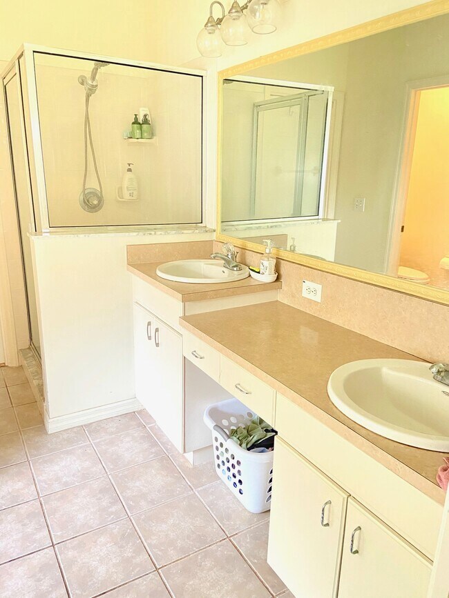 Building Photo - 22537 Roderick Dr