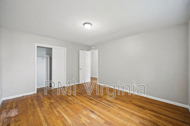 Building Photo - 2414 Courtney Ave
