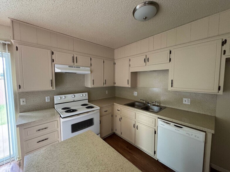 Building Photo - 3407 Victoria Cir