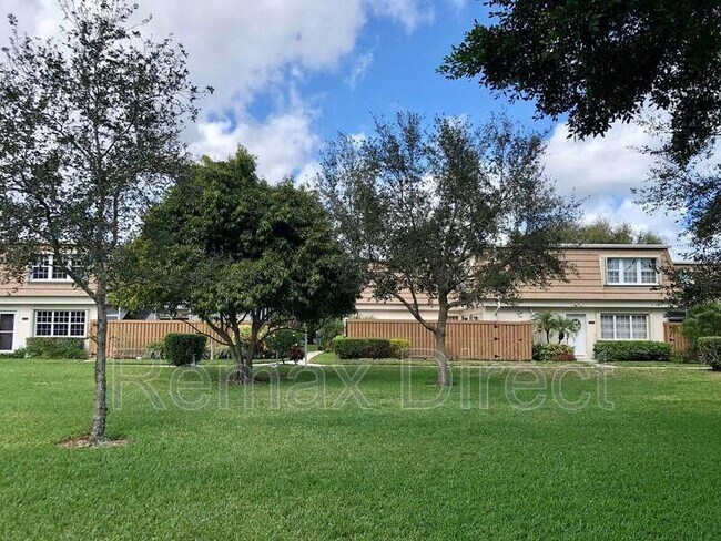 Building Photo - 4300 Hazel Ave