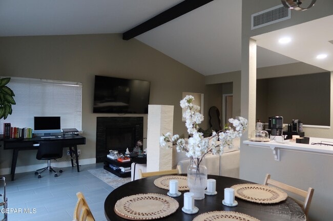 Building Photo - 4614 N Stanton St