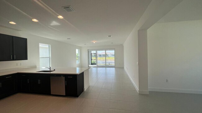 Building Photo - 13352 SW River Rock Rd