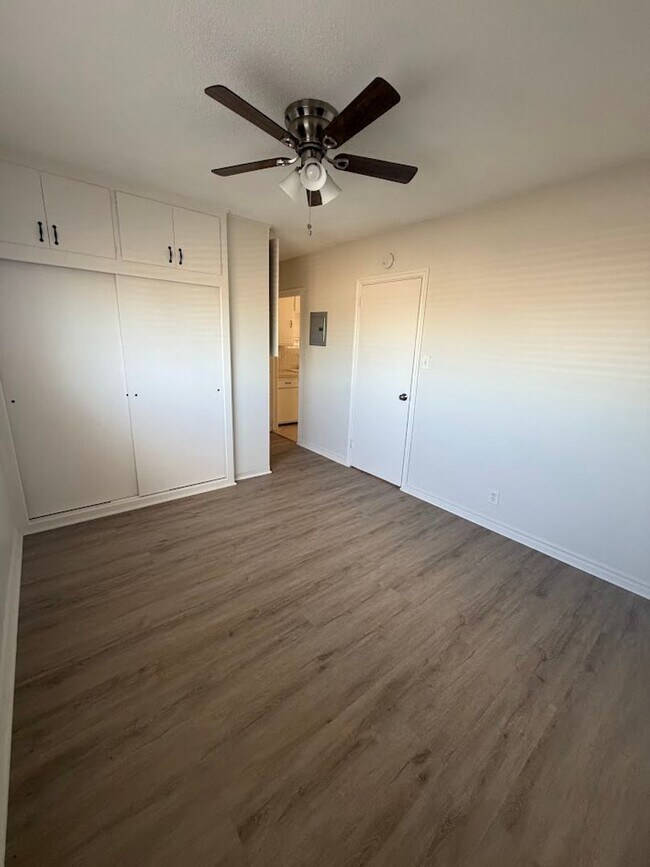 Building Photo - SPACIOUS 1 BEDROOM AVAILABLE IN LONG BEACH!