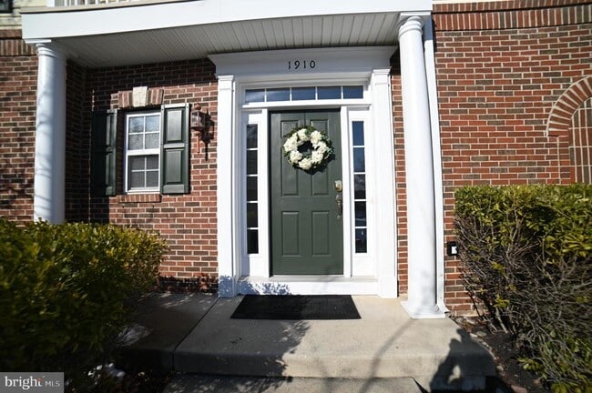 Building Photo - 1910 Cavalier Ln