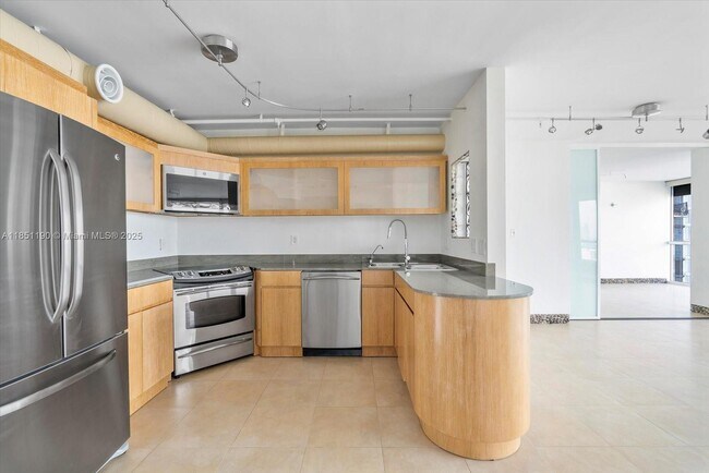 Building Photo - 21205 NE 37th Ave