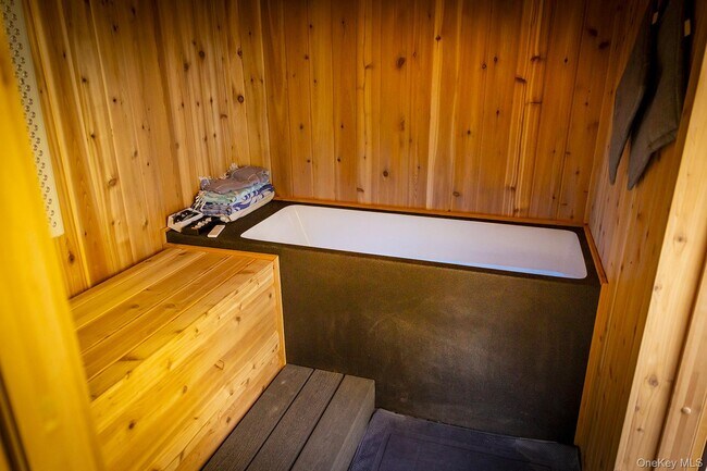 Building Photo - 46 Will Tremper Dr