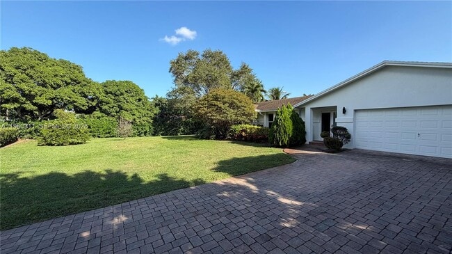 Building Photo - 11030 SW 42nd Ct