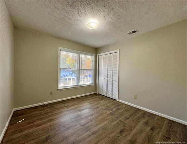 Building Photo - 389 Conifer Dr