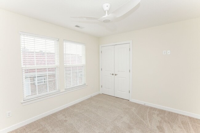 Building Photo - Beautiful Move-In Ready craftsman style home in Norfolk!