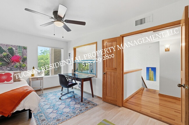 Building Photo - 2824 E Sierra Vista Rd