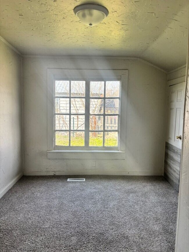 Building Photo - 1425 Ulhorn Street, Evansville, Indiana 47710