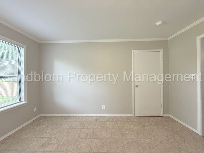 Building Photo - For Lease | Tulsa | $1100 Rent