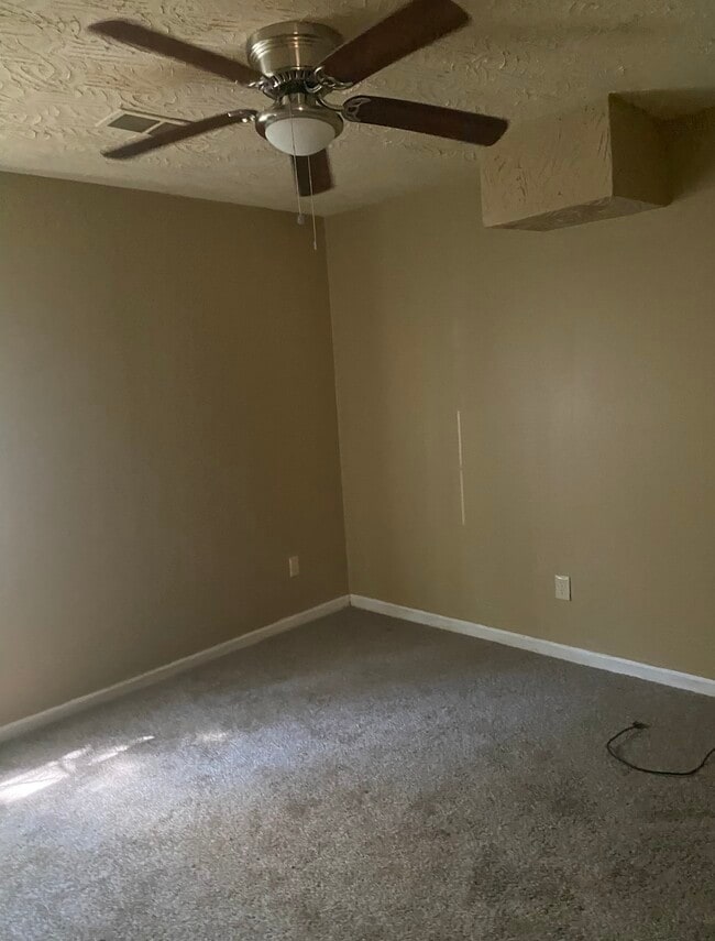 Building Photo - 4910 Sunnybrook Dr