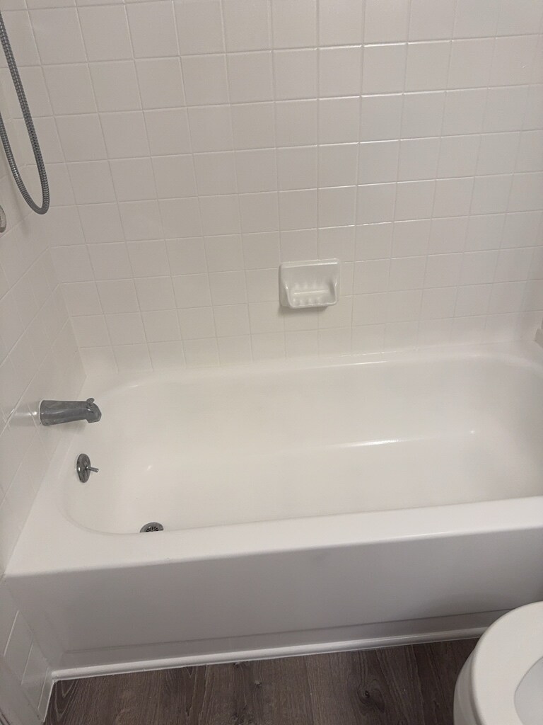 Glazed tub shower - 591 N 200 E