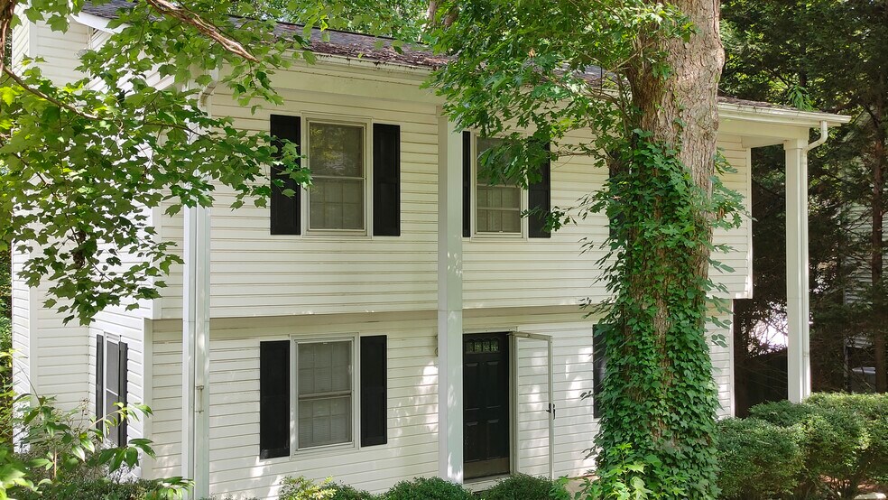 Building Photo - 203 Heidinger Dr