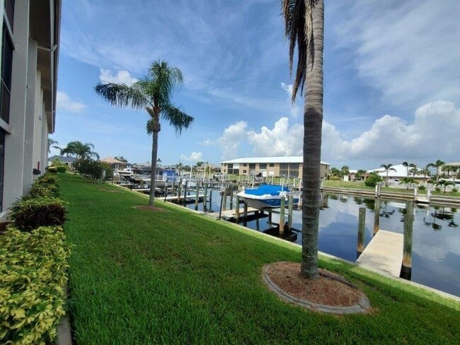 Building Photo - 245 Coldeway Dr