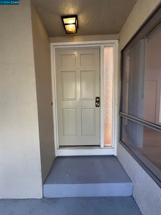 Building Photo - 1700 Siskiyou Dr