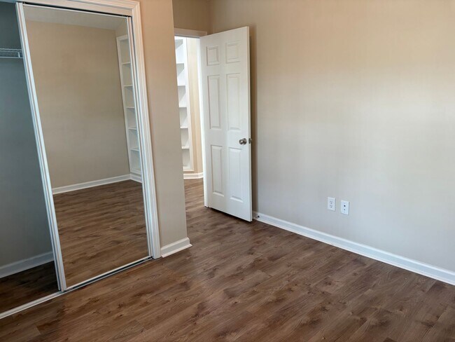 Building Photo - 3154 Shorecrest Bay Dr