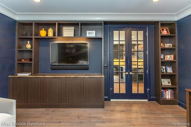 Building Photo - 25925 York Rd