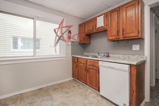 Building Photo - 3821 Delmore Rd
