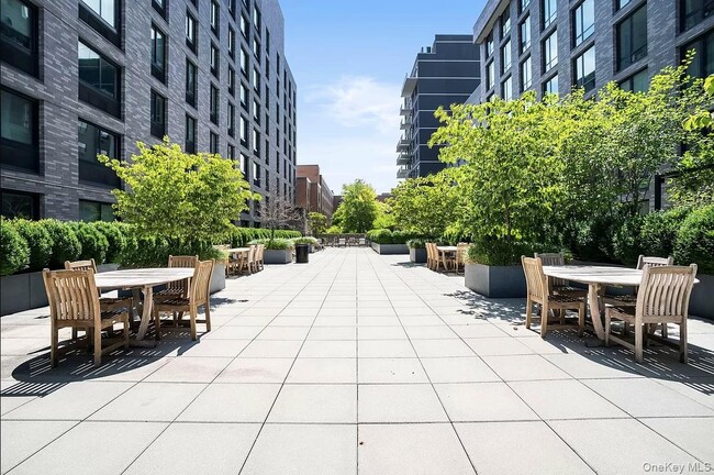 Building Photo - 23 W 116th St