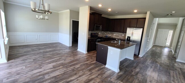 Building Photo - 2516 Bear Mountain St