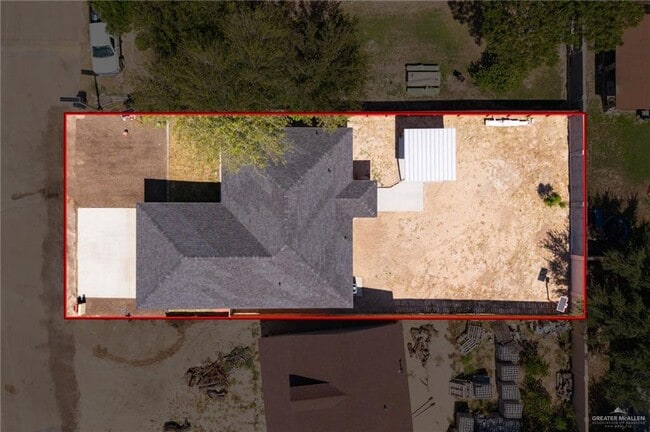 Building Photo - 832 N Kika De La Garza Blvd