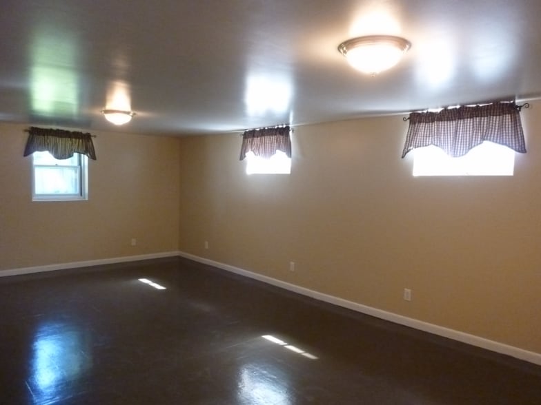 Building Photo - 825 E 35th Ave