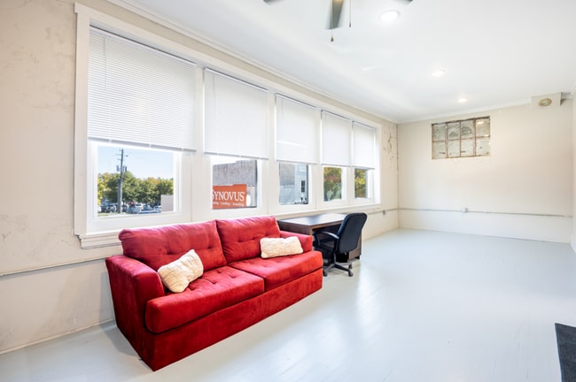 Building Photo - 9 S Main St