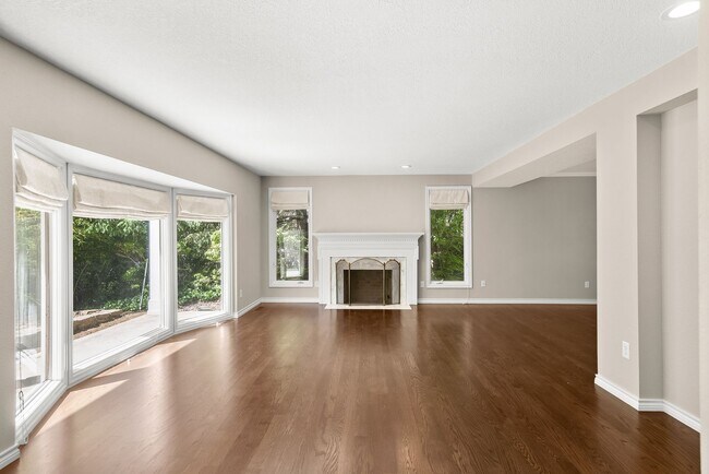 Building Photo - Welcome to your dream home in the picturesque Westridge neighborhood