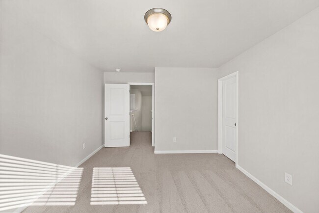 Building Photo - 512 Serena Trl